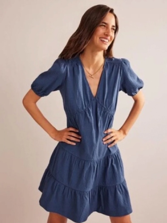 Boden Dresses & Skirts - Boden Seersucker 100% cotton Blue Tiered Dress Short Sleeve Size 2 Mini Knee